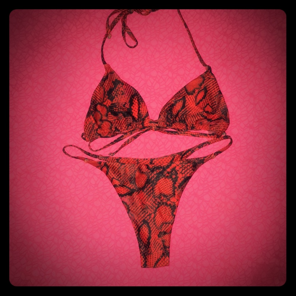 ❤️ Red snake print SHEIN bikini size medium ❤️
